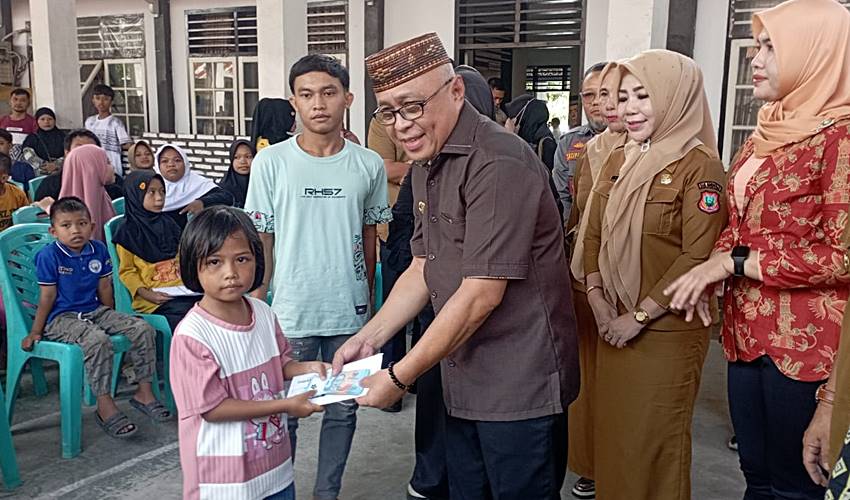 Bupati Sofyan Salurkan Bansos For Anak Yatim di Telaga Biru