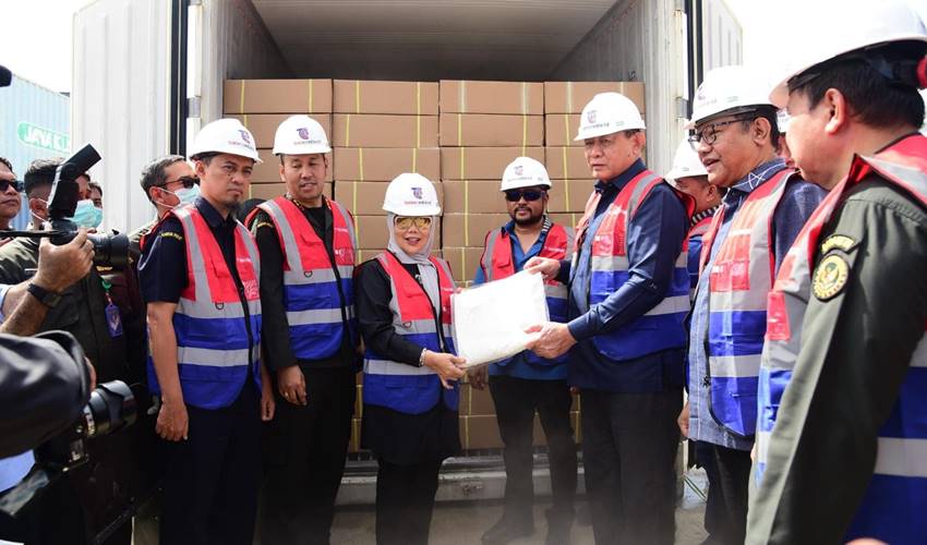 Gorontalo Ekspor 52 Ton Santan Kelapa Beku ke Tiongkok, Gusnar_ Simbol Penting Ekonomi Daerah