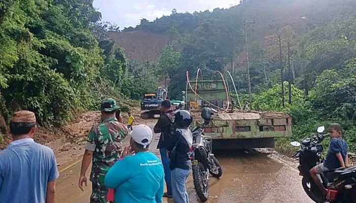 Tanah Longsor Putuskan Akses Penghubung Dua Kecamatan di Boalemo