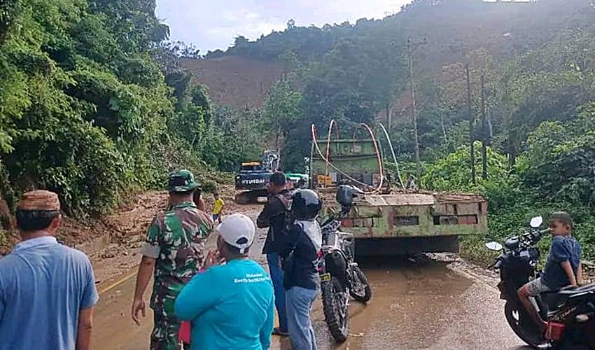 Tanah Longsor Putuskan Akses Penghubung Dua Kecamatan di Boalemo