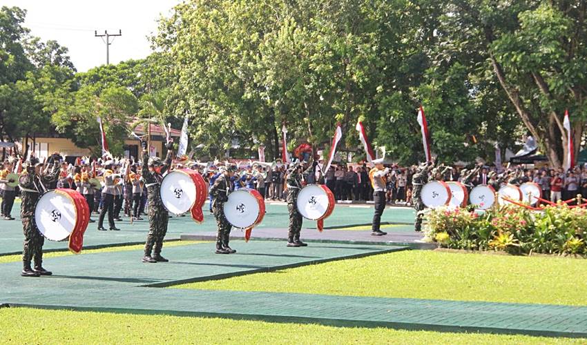 HUT Bhayangkara ke-79, Aksi Drumband Otanaha Polda Gorontalo Curi Perhatian Warga 2