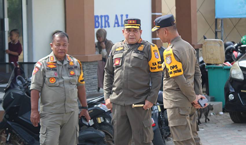 Pastikan Keamanan EHA Selama Kepulangan Jemaah, Satpol PP Lakukan Penjagaan 1×24 Jam