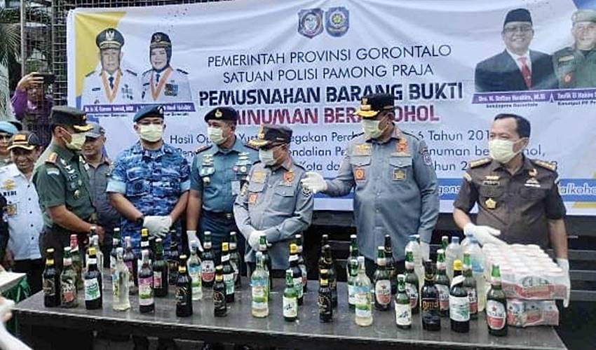 Ribuan Liter Miras Hasil Sitaan Satpol PP Dimusnahkan / Pemusnahan