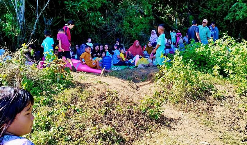 Sejumlah warga di Kecamatan Bilato mulai mengungsi ke daerah ketinggian.