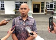 Kuasa hukum Pemkot saat diwawancara awak media, Selasa (8/7/2025). (F. Diyanti/Gorontalo Post)