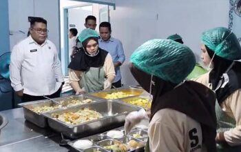 Baru Dilantik, Sekda Kabgor Langsung Sidak Dapur MBG di Telaga