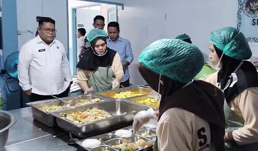 Baru Dilantik, Sekda Kabgor Langsung Sidak Dapur MBG di Telaga