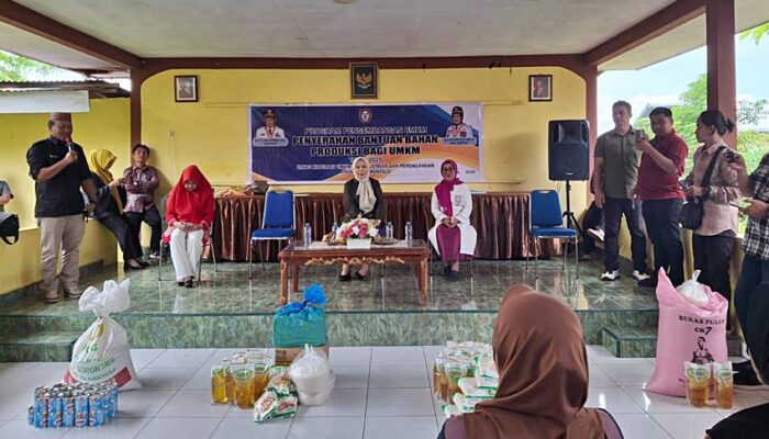 Gusnar-Idah Guyur Bantuan di Kota Utara, Herni: Terima Kasih Pak Gubernur dan Ibu Wagub