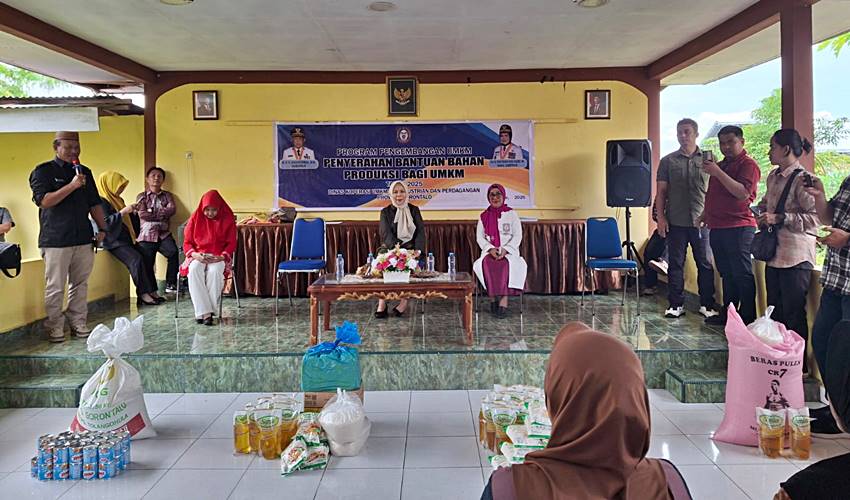 Gusnar-Idah Guyur Bantuan di Kota Utara, Herni_ Terima Kasih Pak Gubernur dan Ibu Wagub