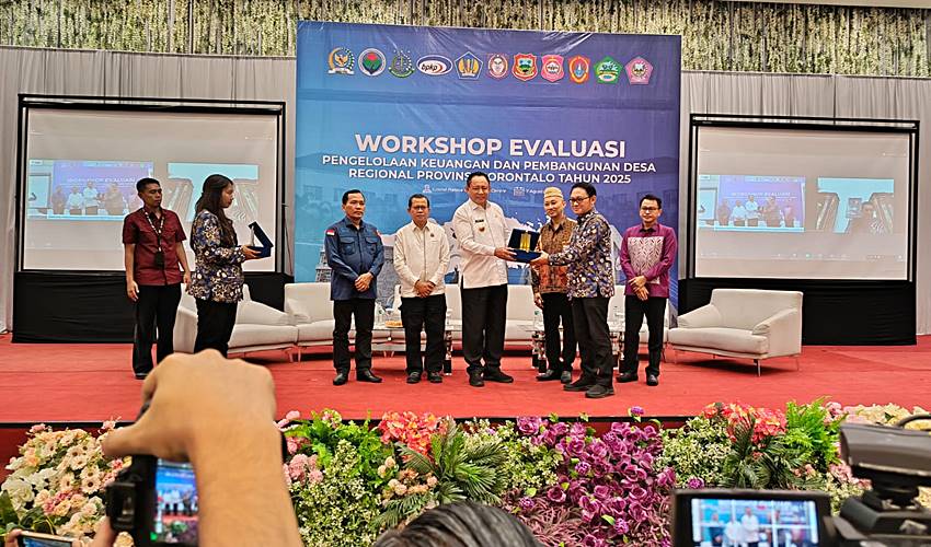 Hadiri Evaluasi Pengelolaan Keuangan Desa, Gubernur Gusnar Tekankan Tiga Isu Prioritas