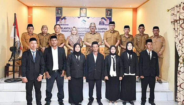 Lantik PAW Anggota BPD Empat Desa, Bupati Rum: Jangan Buat Aturan Diluar Koridor