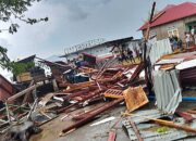 Puting Beliung Terjang Ponelo_ Seorang Warga Tertimpa Material Homestay, Tujuh Rumah Rusak