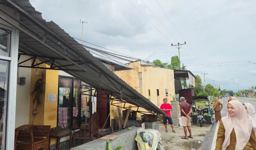 Puting Beliung Mengamuk di Limboto Barat, Rumah Warga Porak-poranda