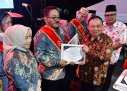 Rum dan Hartati Dikukuhkan Sebagai Orang Tua Asuh Penanganan Stunting