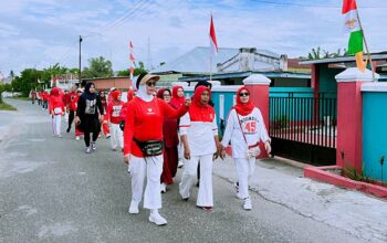Semarakkan HUT ke-80 RI, Muslimat NU dan IWAPI Bonbol Gelar Jalan Sehat dan Senam Bersama