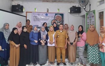 Tim PkM Universitas Ichsan Gorontalo, Bantu Tingkatkan Kapasitas UMKM Kue Curuti You Cookies