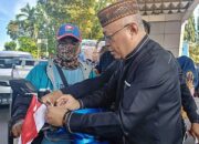 Jelang Hari Kemerdekaan, Bupati Sofyan dan Forkopimda Bagikan 1.000 Bendera Merah Putih