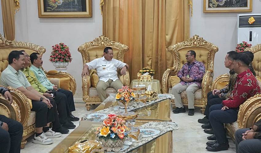 Audiensi dengan Pertamina, Gubernur Bahas Penyaluran Solar For Atasi Antrian di SPBU