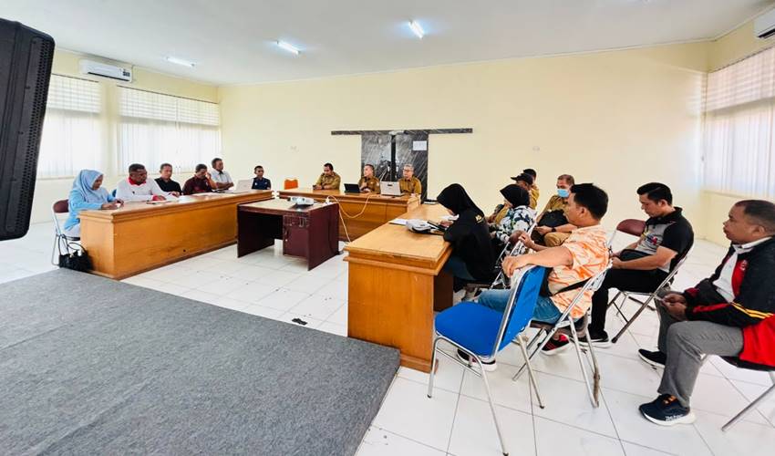 Kepala Dispora Provinsi Gorontalo, Danial Ibrahim ketika memberikan arahan kepada kontingen Provinsi Gorontalo yang akan mengikuti POPNAS XVII dan PEPARPENAS XI.