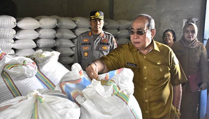 Datangi Bulog, Adhan Dambea Cek Harga Beras