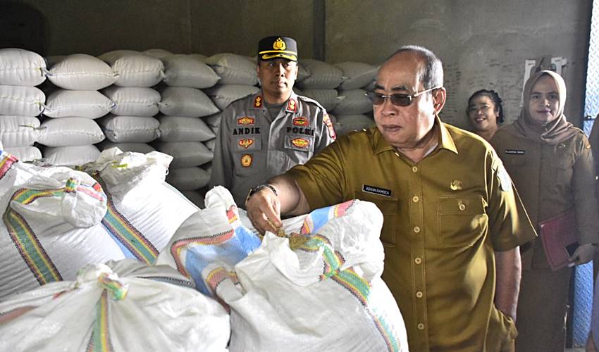 Datangi Bulog, Adhan Dambea Cek Harga Beras