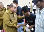 Diserahkan Adhan Dambea, 450 Pengemudi Bentor di Kota Gorontalo dapat Bantuan BBM