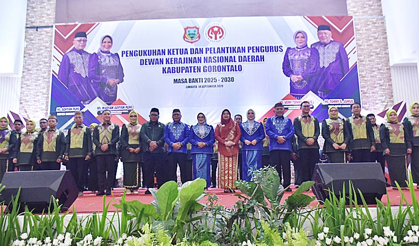 Resmi Dikukuhkan Bupati Sofyan, Dekranasda Wajib Perkenalkan Produk Daerah