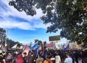 Ribuan Mahasiswa Demo di Bundaran Telaga, Pekikan Ragam Tuntutan ke Pemerintah