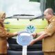 Wagub Idah Serahkan Bantuan Mobil Sampah ke Pemkot, Hasil Perjuangan RH di Kemen LHK