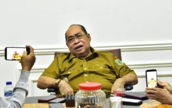 Adhan Sesalkan Sikap Oknum Dosen FH UNG yang Gunakan Keahlian untuk Kepentingan Kelompok - Tersenyum