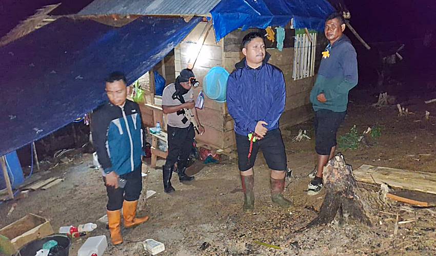 Diduga Kelaparan, DPO Polres Gorut yang Bunuh Istri Datangi Rumah Warga di Puncak Mandiri