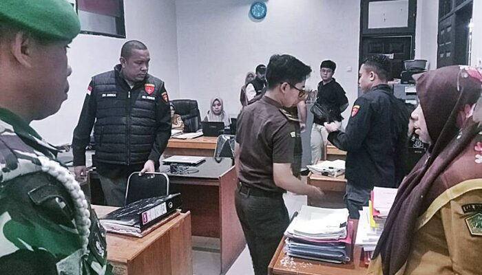 Dukung Penanganan Dugaan Korupsi Perjadis, Sekwan Boalemo Serahkan Dokumen yang Dibutuhkan Kejari