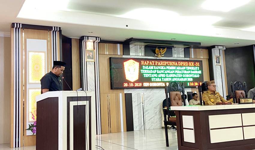 Juru bicara Fraksi NasDem, Miqdad Yeser saat membacakan pandangan umum dalam rapat paripurna belum lama ini.