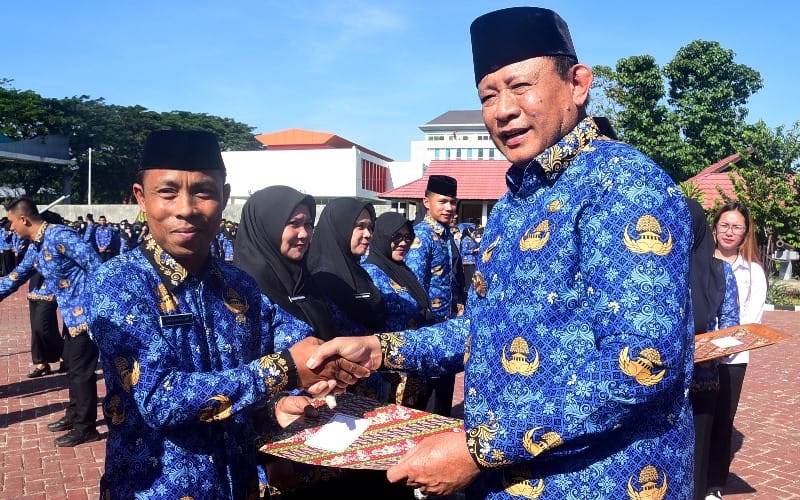 Lantik 2.459 PPPK Paruh Waktu, Gubernur Gusnar_ Ingat Sumpah yang Diucap