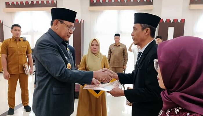 Lantik 58 Pejabat Fungsional, Gusnar: Perkuat Kapasitas dan Perkaya Pengetahuan