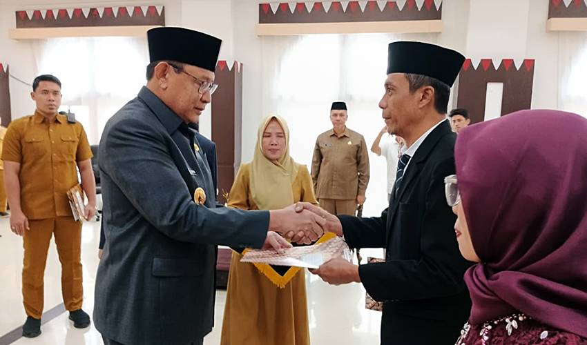 Lantik 58 Pejabat Fungsional, Gusnar_ Perkuat Kapasitas dan Perkaya Pengetahuan