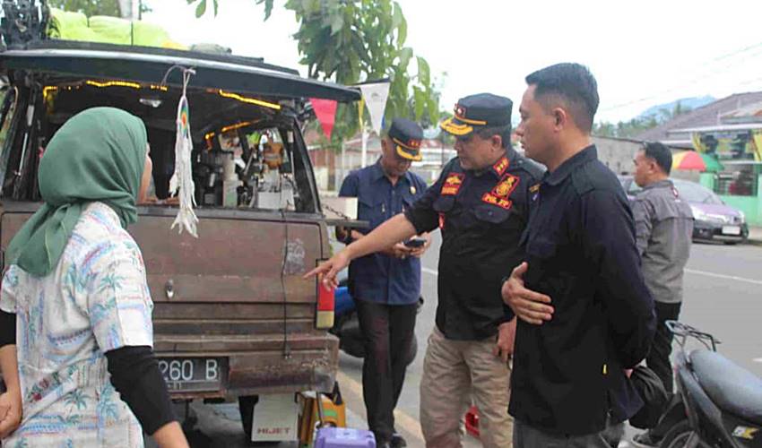 Satpol PP Provinsi Gelar Pengawasan Penggunaan Trotoar di Andalas dan Jalan Cokroaminoto