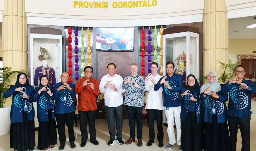Foto bersama antara Gubernur Gorontalo, Gusnar Ismail dengan Dubes Australia untuk Indonesia, Mr. Rod Brazier, Rabu (22/10/2025).