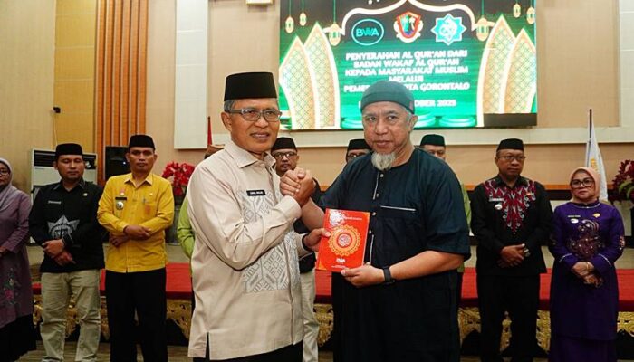 Wakaf 2.500 Al-Qur’an dari BWA, Ismail Madjid: Menunjang Visi Misi Pemkot
