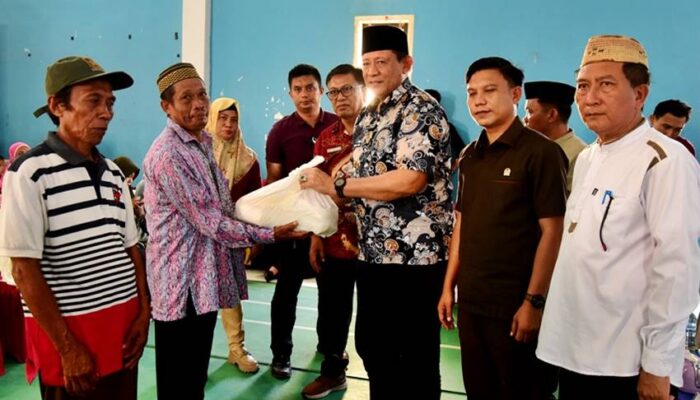 225 Warga di Boliyohuto Terima Bantuan Pangan dari Pemprov