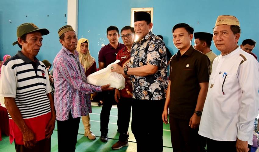 225 Warga di Boliyohuto Terima Bantuan Pangan dari Pemprov