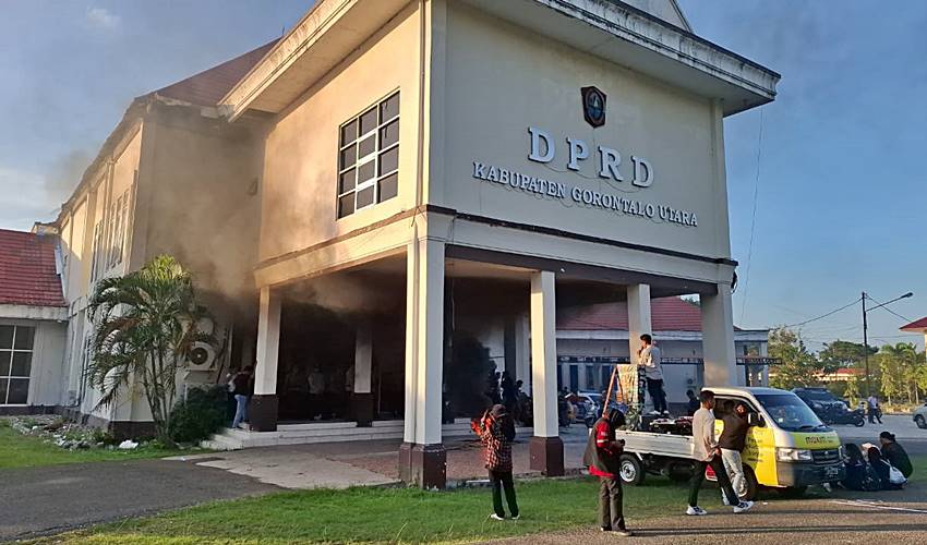 DPRD Gorut Kembali Digeruduk Pendemo, Minta Ketua Komisi III Diproses Etik
