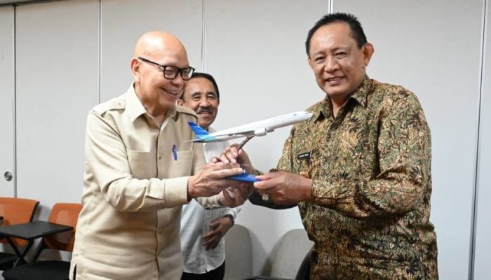 Gubernur Gusnar Temui Komisaris Garuda Indonesia, Bahas Transportasi Peserta PENAS