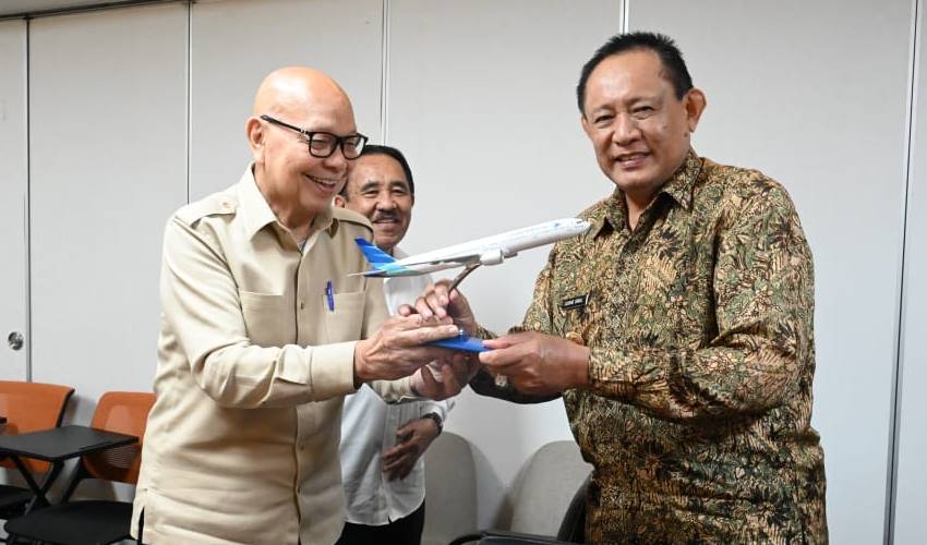 Gubernur Gusnar Temui Komisaris Garuda Indonesia, Bahas Transportasi Peserta PENAS