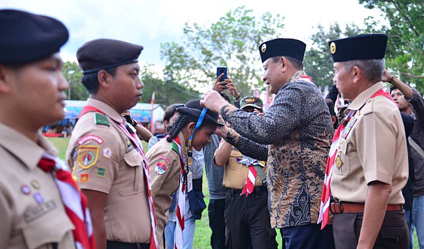 Gubernur Gusnar Tutup Pelaksanaan Peran Saka Nasional 2025