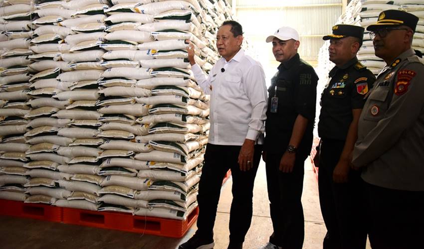 Ratusan Ribu Warganya Ketiban Bantuan, Gubernur Gusnar_ Terima Kasih Pak Prabowo