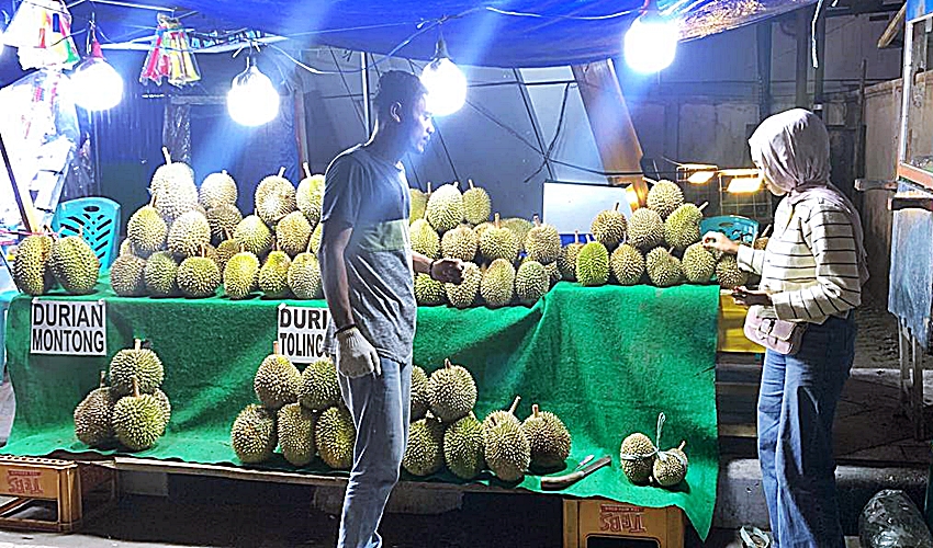 Baru Segelintir Jualan, Lapak Durian Milik Asal Pemuda Bitung jadi 'Primadona'