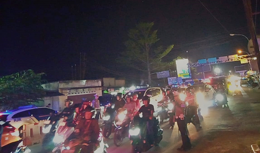 Malam Natal, Arus Lalu Lintas di Simpang Lima Telaga Terpantau Lancar