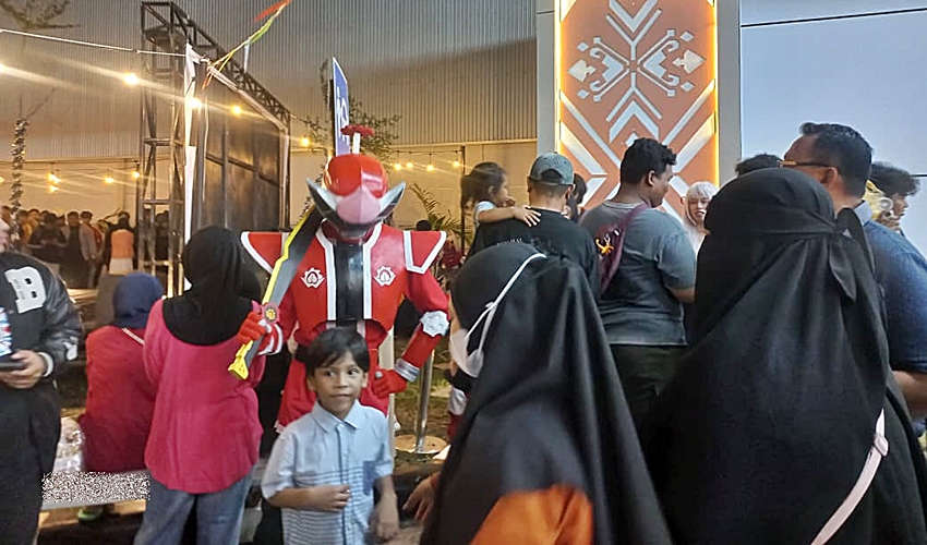 Penutupan Food Festival Kuliner Indogrosir Gorontalo Diwarnai Aksi Cosplay Anime