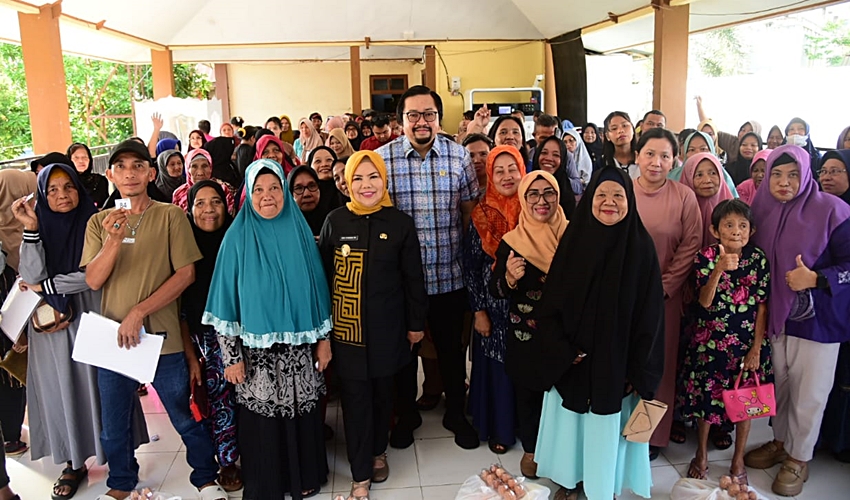 Wagub Idah Salurkan Bantuan Pangan ke 1.001 KPM di Kota Gorontalo